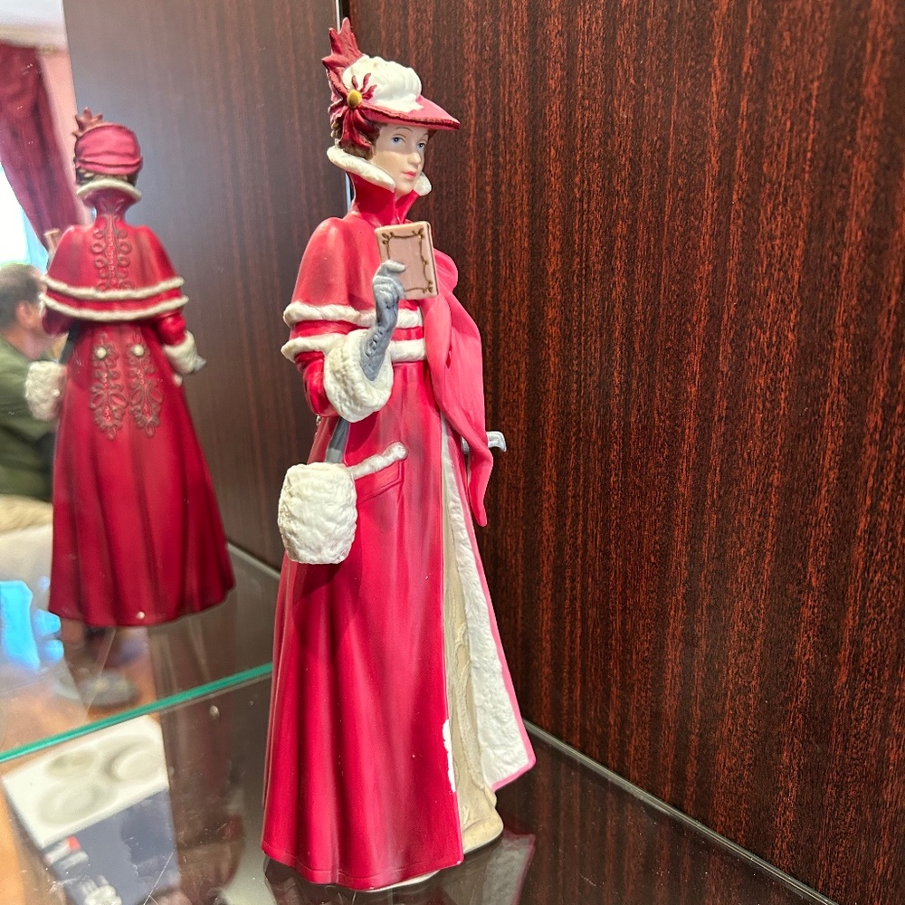 Avon ALBEE Porcelain Award 1989 Figure, President's Club Members Mrs. PFE Albee